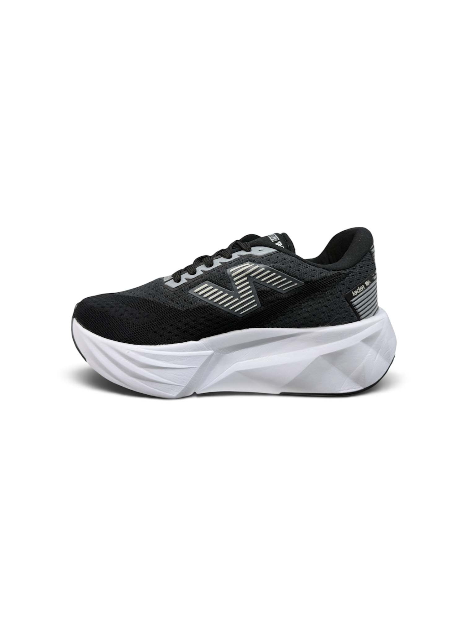 NEW BALANCE FUELCELL REBEL V5 PREMIUM ( PRETO/ BRANCO )