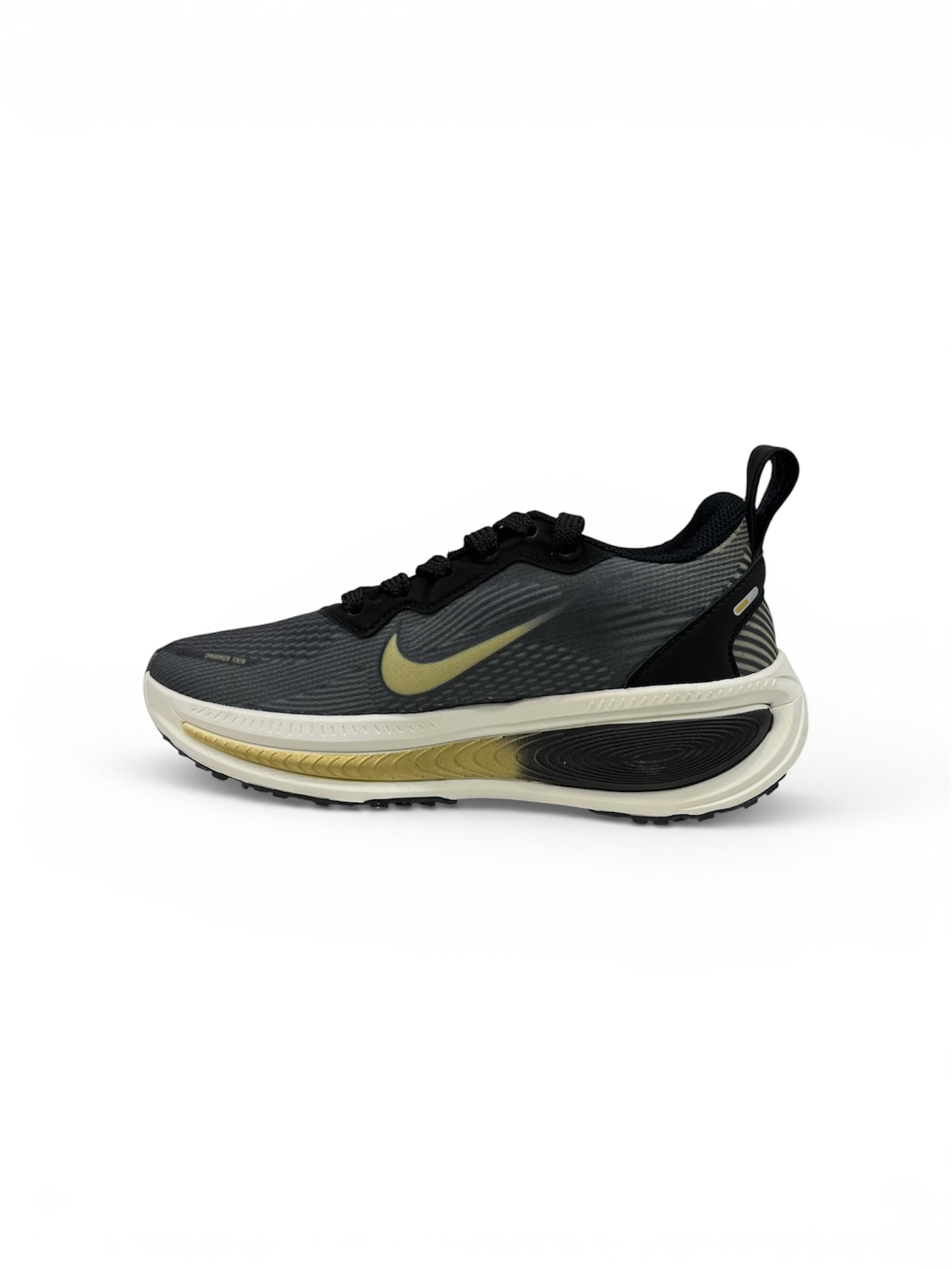 NIKE VOMERO 18 ( PRETO / DOURADO )